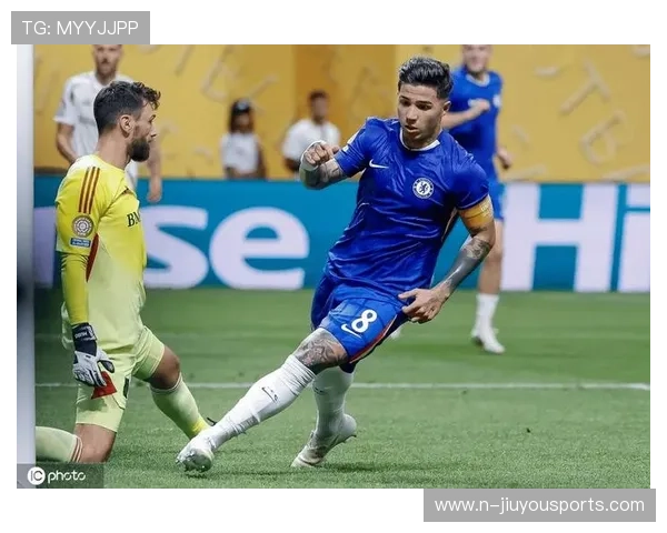 切尔西替补锋线在关键时刻攻破对手大门