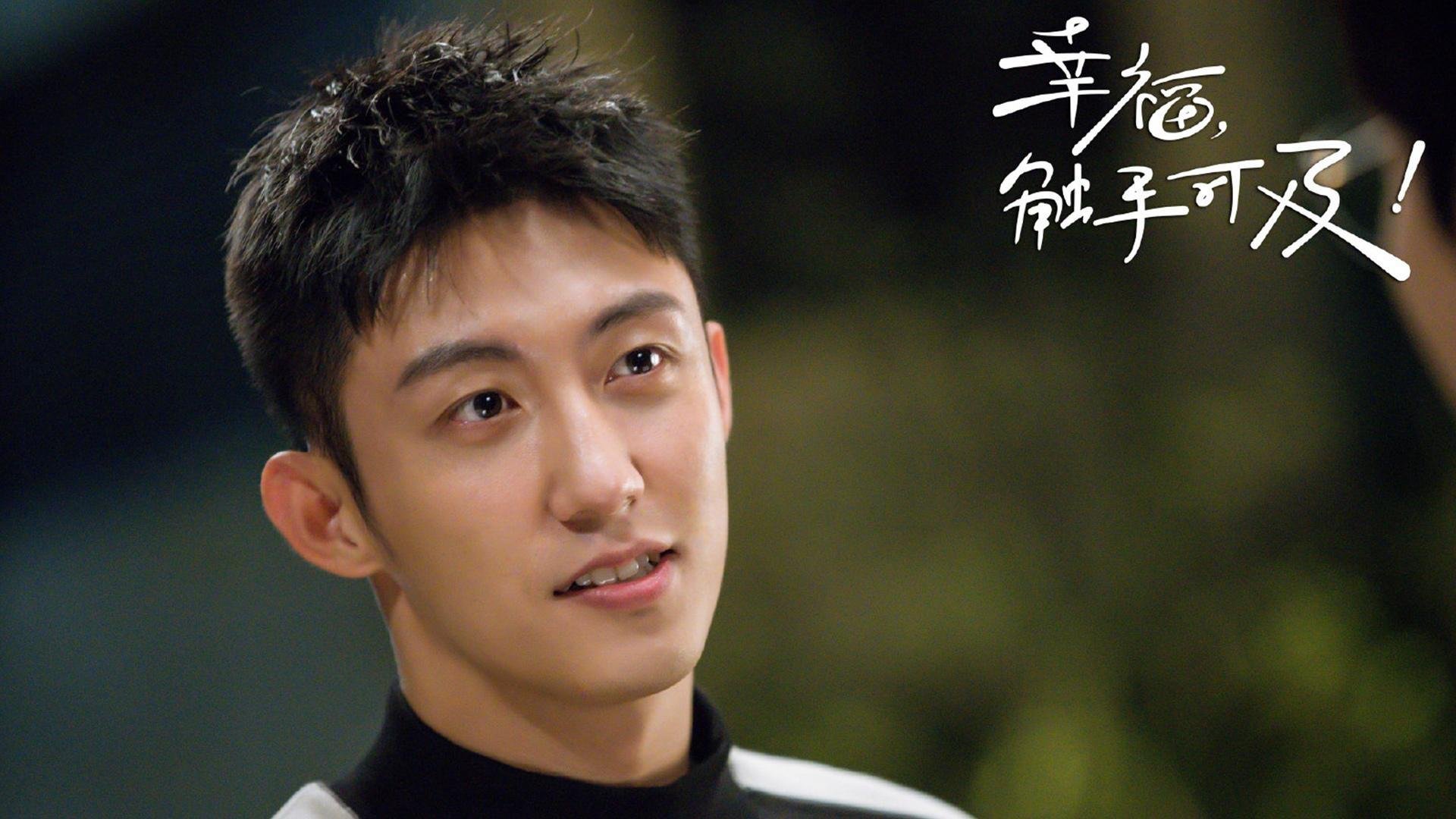 “东安湖赛场：跑酷选手与障碍赛道之间的极限博弈”