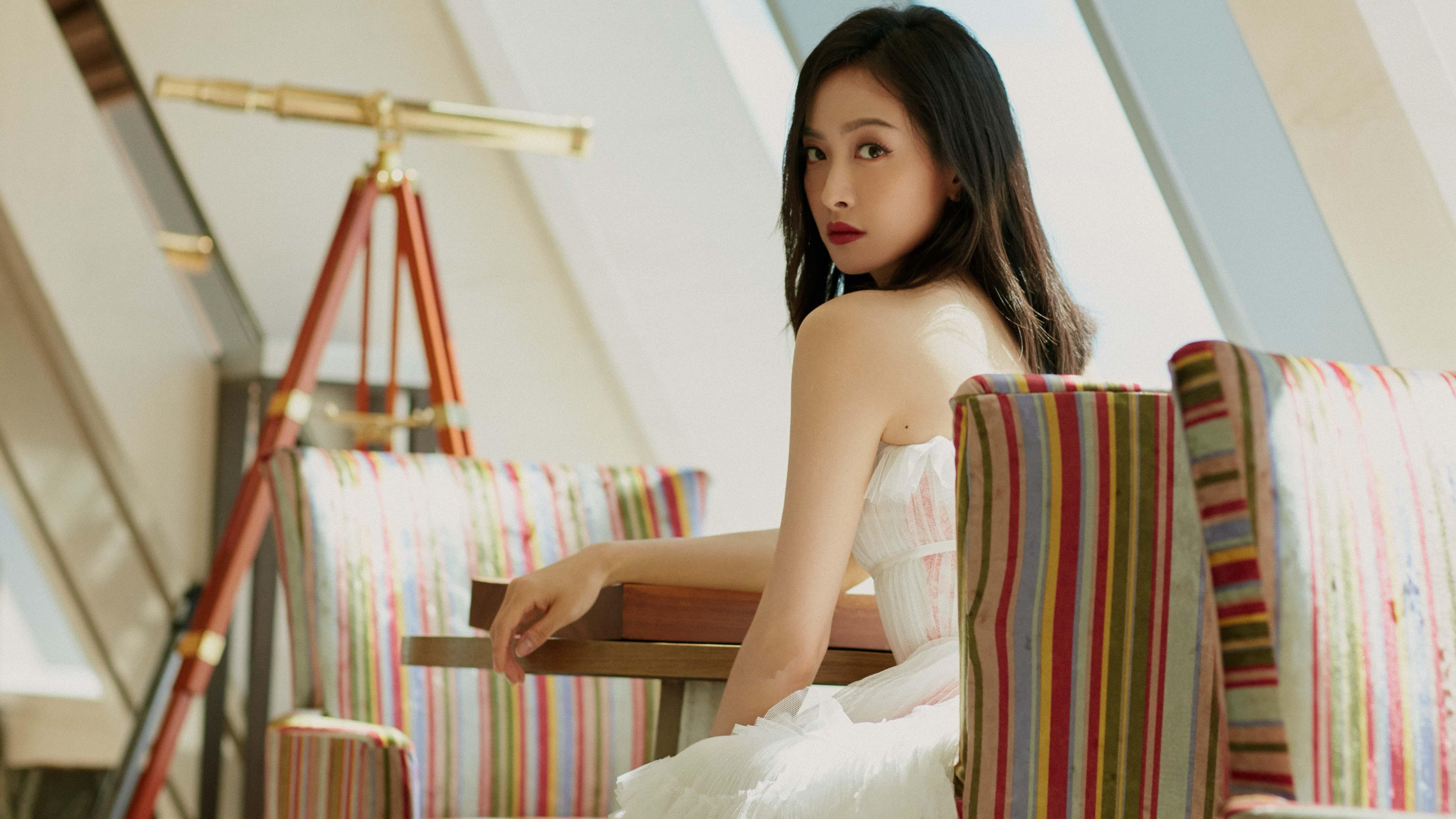 球员在节奏变化中如何确保场上沟通顺畅，如何管理球员在比赛中的情绪